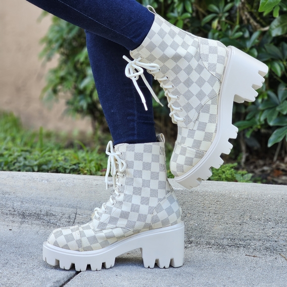 Womens Checkered Lace Up Block Heel Boots - Picture 4 of 6